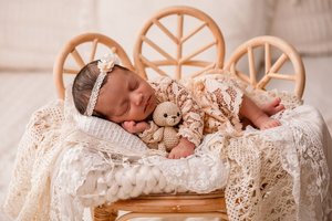 Sarah Malaika | 02/23 | 2160g | 45cm